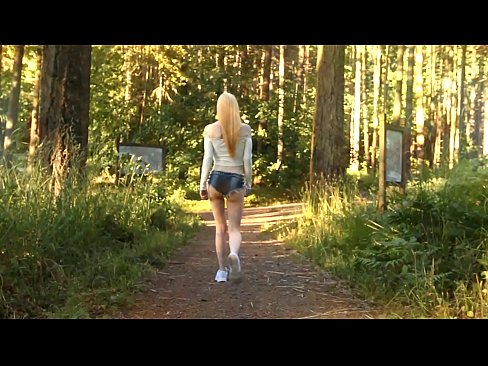❤️ Ilus naine liigub aeglaselt, mitte alasti video ️ Anaal porno at us